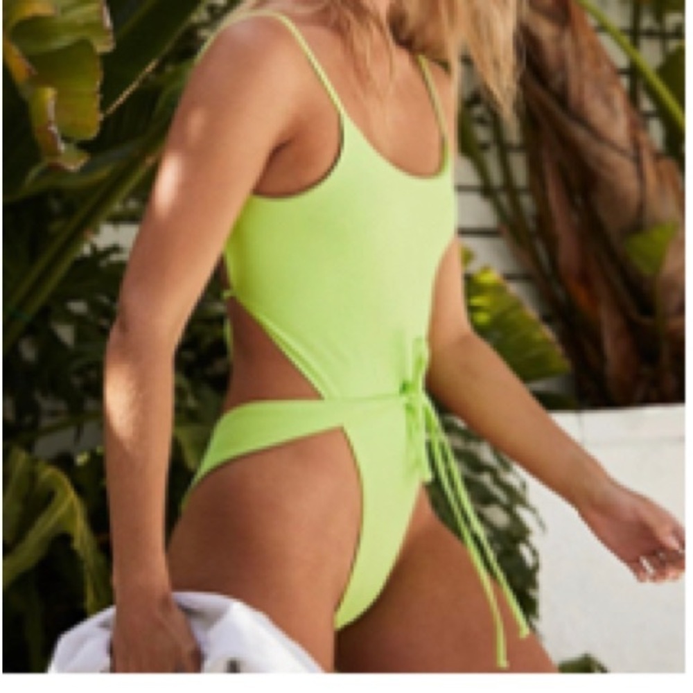 Mare Perpetua essential one piece. XL NWOT